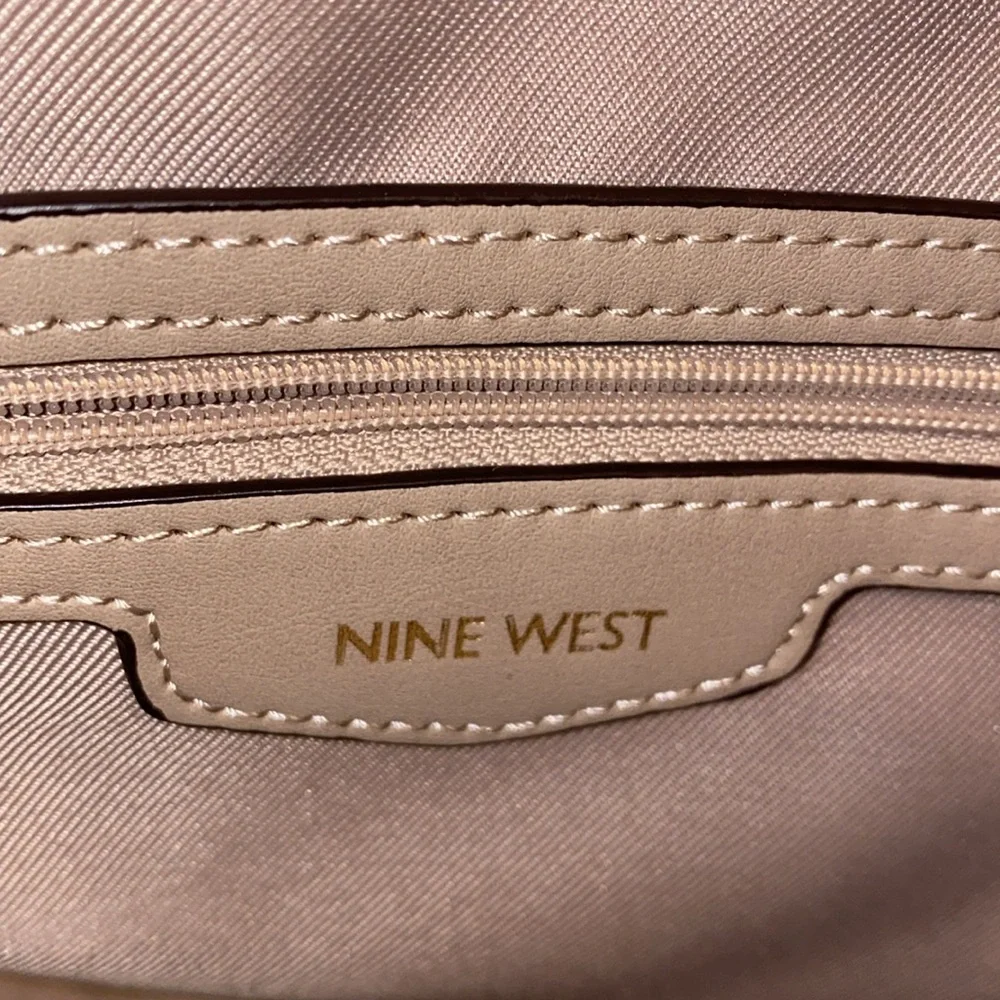 Nine West floral crossbody/shoulder top zip satchel - Picture 4 of 10